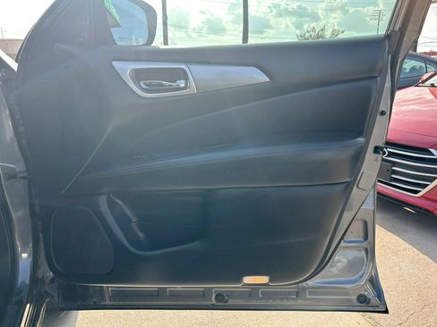 Used 2020 Nissan Pathfinder SL FWD image 16