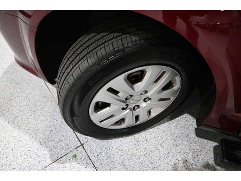 Used 2019 Dodge Grand Caravan SE FWD image 11