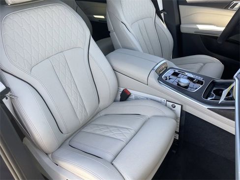 New 2026 BMW X7 M60i image 11