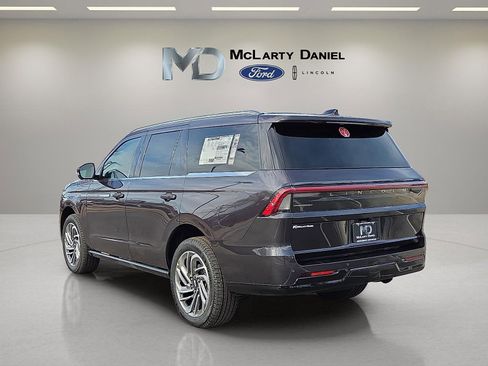 New 2025 Lincoln Navigator Reserve image 4