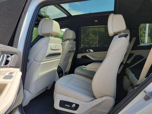 Used 2025 BMW X7 M60i AWD/4WD image 17
