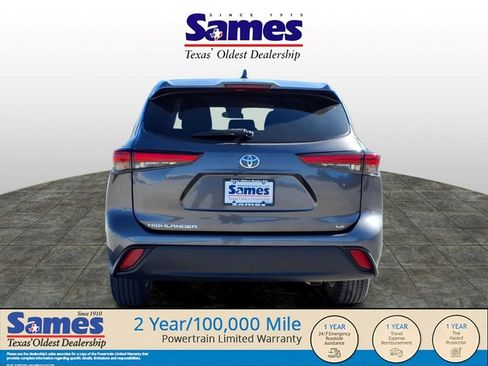 Used 2023 Toyota Highlander LE FWD image 4