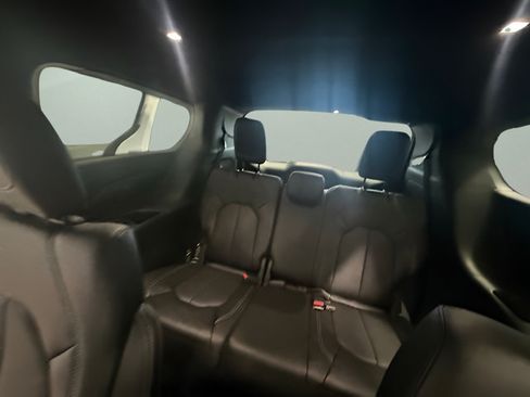 New 2027 Chrysler Pacifica Select FWD image 10