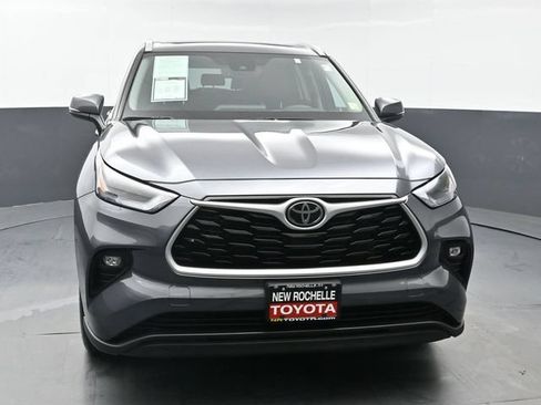 Used 2023 Toyota Highlander XLE AWD/4WD image 9