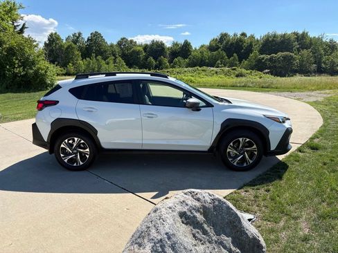 Used 2024 Subaru Crosstrek 2.0i Premium w/ Crosstrek Mirror Package AWD/4WD image 10
