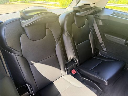 Used 2016 Volvo XC90 T6 Momentum w/ Momentum Plus Package AWD/4WD image 16