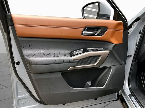 Used 2025 Nissan Pathfinder Platinum w/ Cargo Package FWD image 22