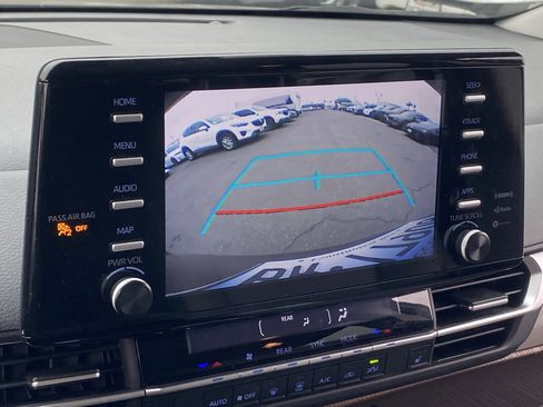 Used 2024 Toyota Sienna XLE FWD image 7