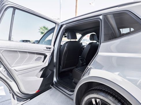 Used 2024 Volkswagen Tiguan SE R-Line image 16