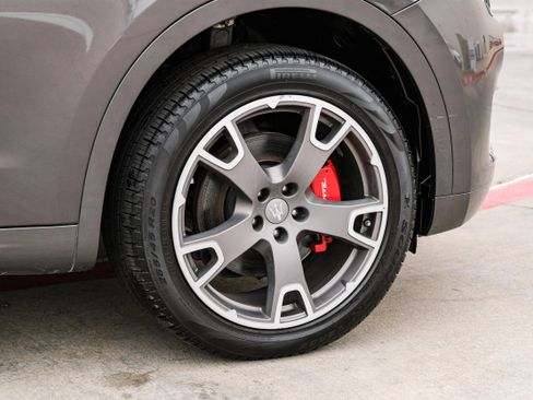 Used 2017 Maserati Levante w/ Luxury Package image 52