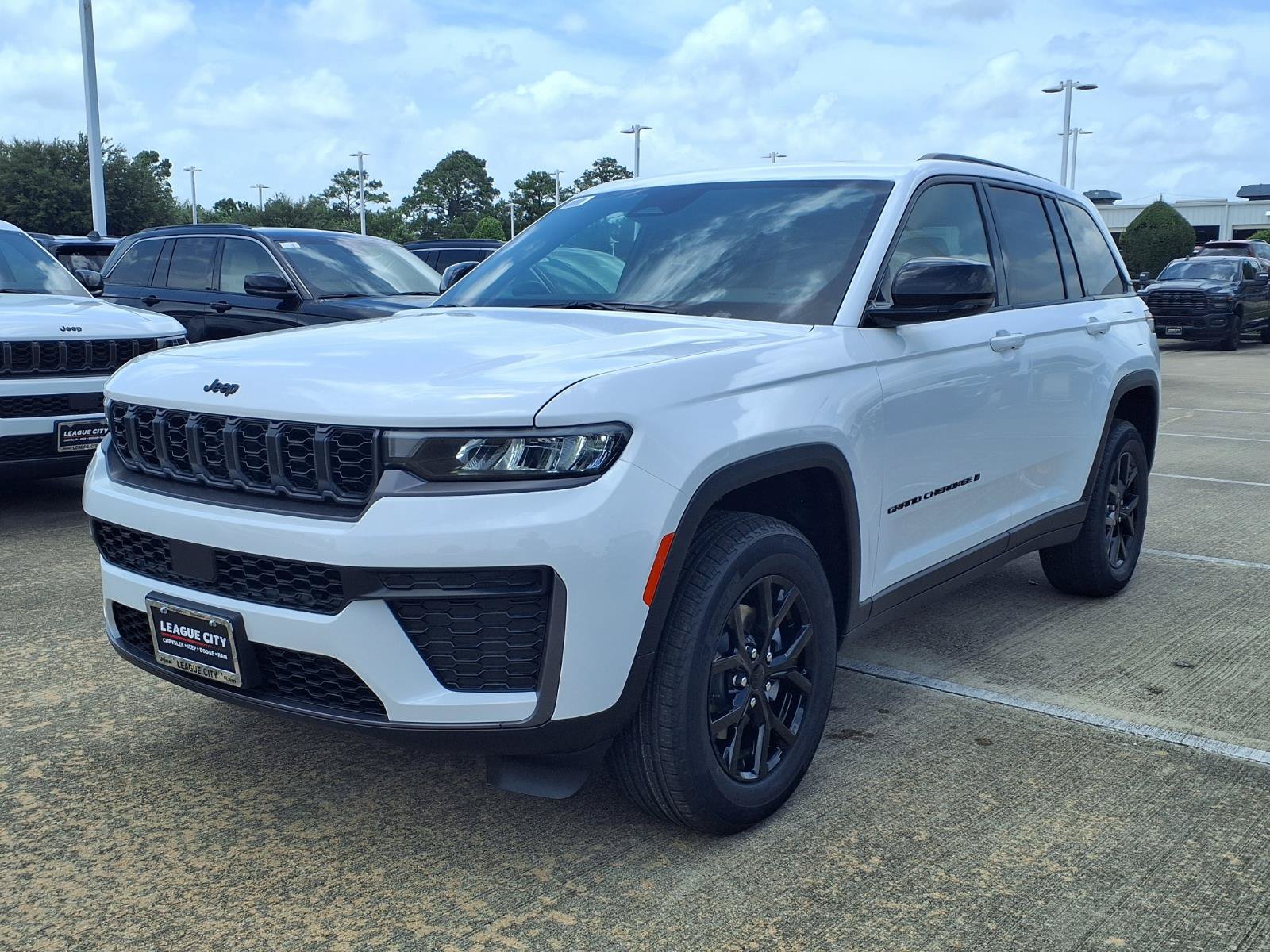 New 2026 Jeep Grand Cherokee Altitude AWD/4WD image 3