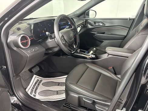 Used 2025 Chevrolet Trax RS w/ Driver Confidence Package FWD image 12