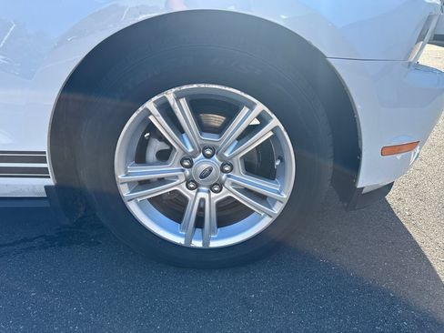 Used 2010 Ford Mustang Premium RWD image 11