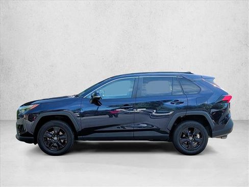 Used 2022 Toyota RAV4 XLE AWD/4WD image 8