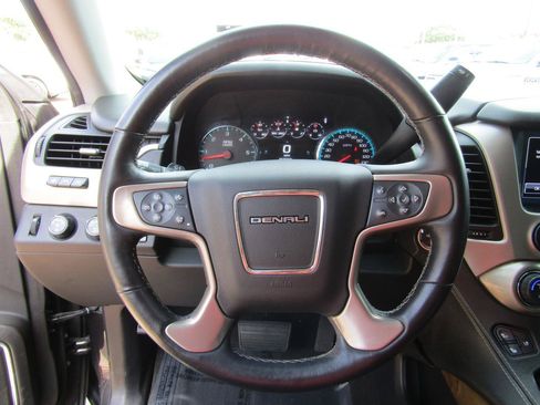 Used 2017 GMC Yukon Denali AWD/4WD image 16