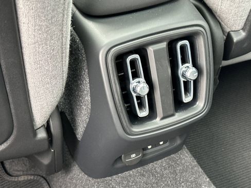 Used 2023 Volvo XC40 Recharge Ultimate image 13