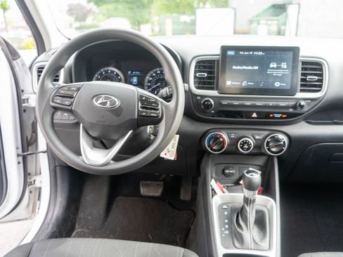 Used 2021 Hyundai Venue SE FWD image 14