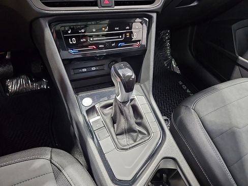 New 2026 Volkswagen Taos SE FWD image 22