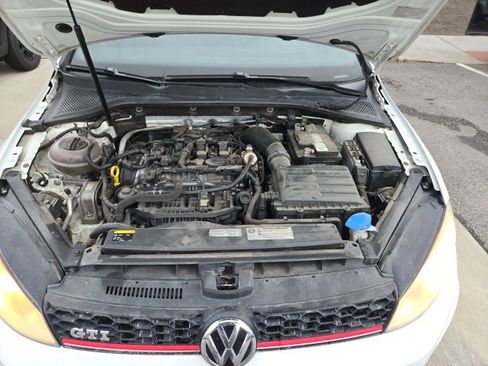 Used 2015 Volkswagen GTI SE image 31