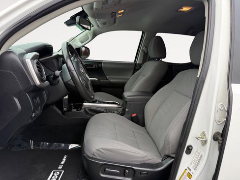Used 2020 Toyota Tacoma SR5 image 10