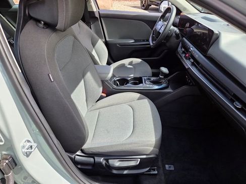 Certified 2025 Kia K4 LXS FWD image 16