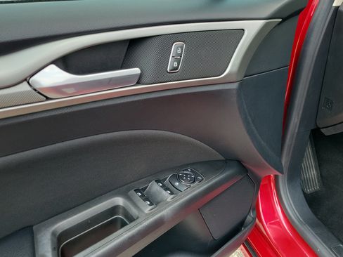 Used 2020 Ford Fusion SE FWD image 20