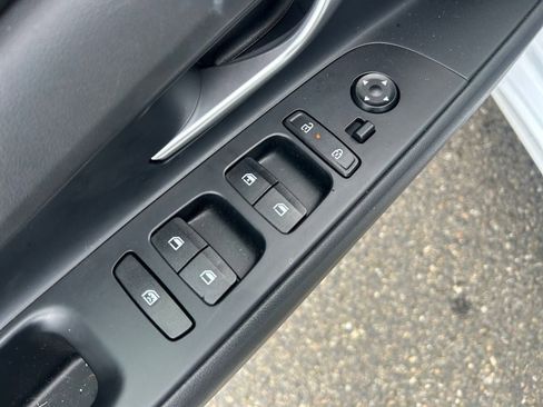 Certified 2025 Hyundai Elantra SE image 23