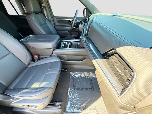 Used 2025 Chevrolet Tahoe RST w/ RST Capability Package AWD/4WD image 13