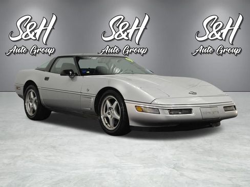 Used 1996 Chevrolet Corvette Coupe RWD image 2