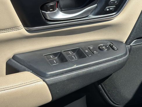 Used 2018 Honda CR-V Touring image 22