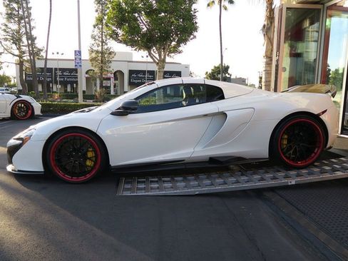 Used 2015 McLaren 650S Spider image 5