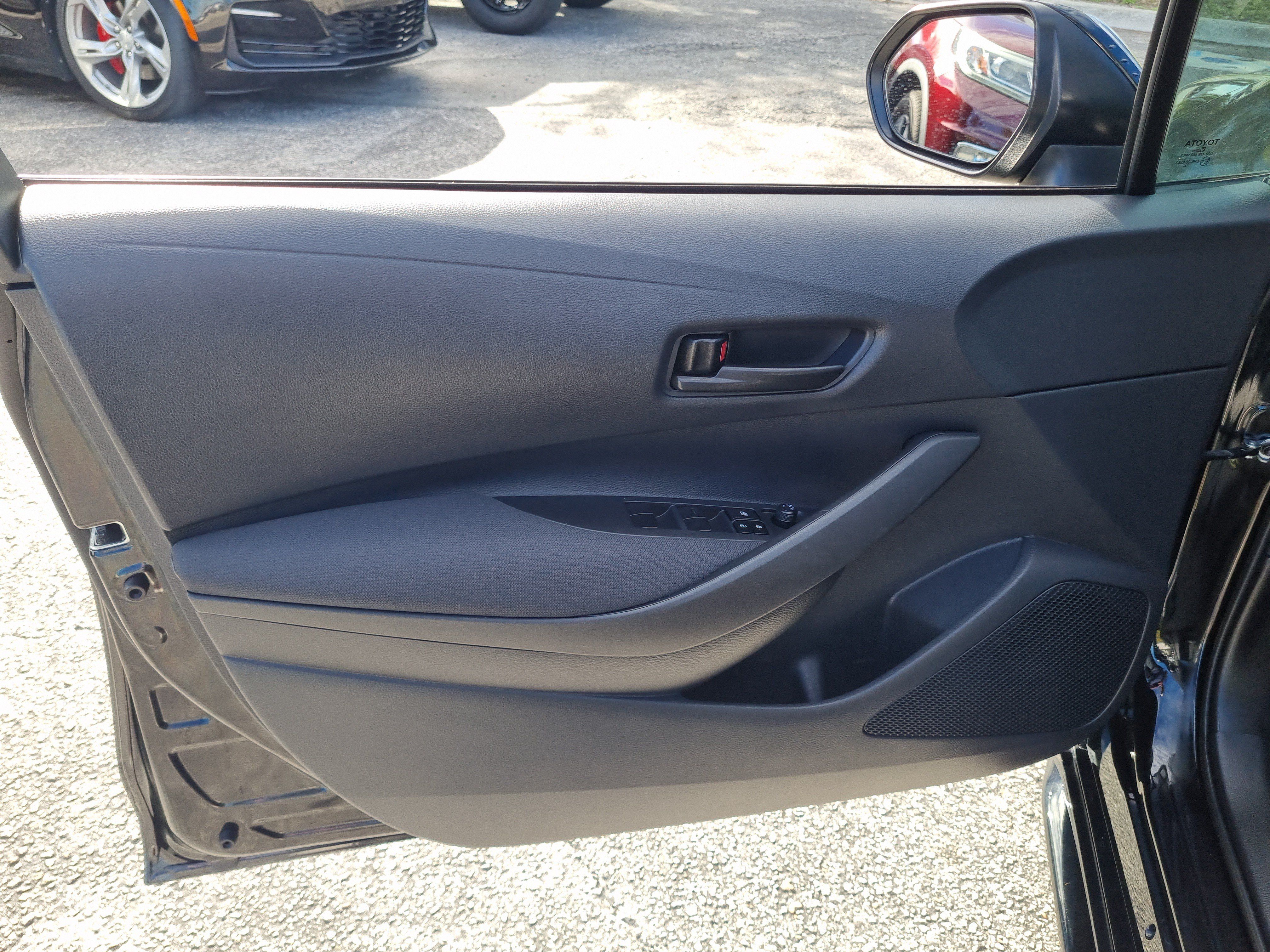 Used 2025 Toyota Corolla LE FWD image 23