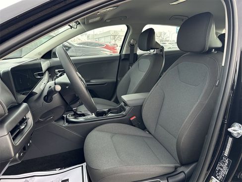 New 2025 Kia K4 LXS image 13