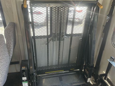 Used 2003 Ford E-450 and Econoline 450 RWD image 9