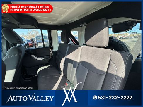 Used 2018 Jeep Wrangler Unlimited Sahara w/ Connectivity Group AWD/4WD image 22