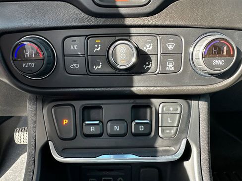 Used 2020 GMC Terrain SLT w/ Preferred Package image 29