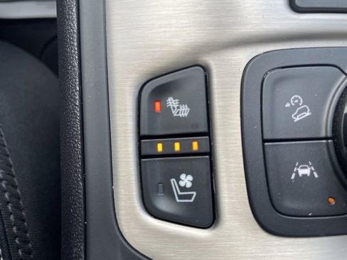 Used 2024 GMC Terrain Denali w/ Black Diamond Edition image 29