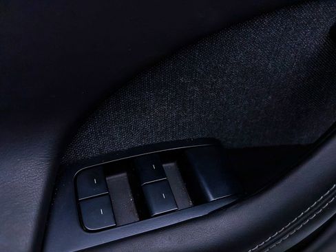 Used 2022 Tesla Model S image 16