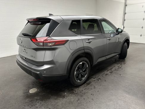Used 2024 Nissan Rogue SV image 9