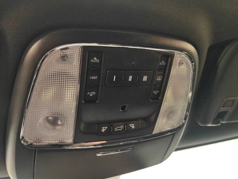 Used 2015 Jeep Grand Cherokee Limited w/ Luxury Group II AWD/4WD image 9