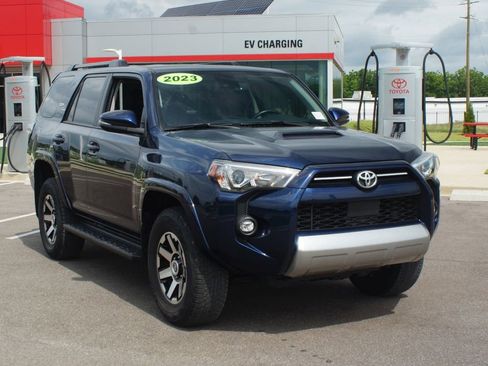 Used 2023 Toyota 4Runner TRD Off-Road Premium w/ Moonroof Package AWD/4WD image 2