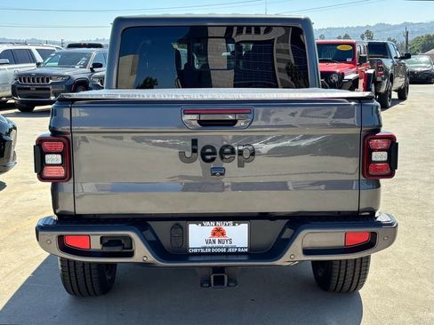 Used 2021 Jeep Gladiator Overland image 6