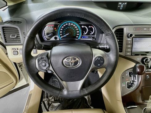 Used 2015 Toyota Venza XLE image 11