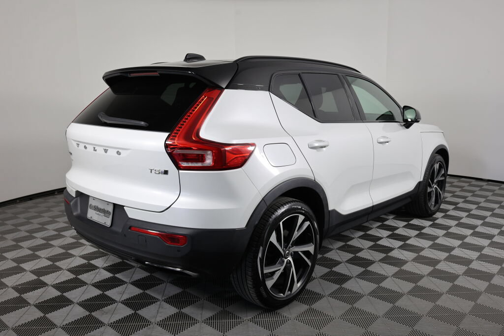 Used 2020 Volvo XC40 T5 R-Design AWD/4WD image 2