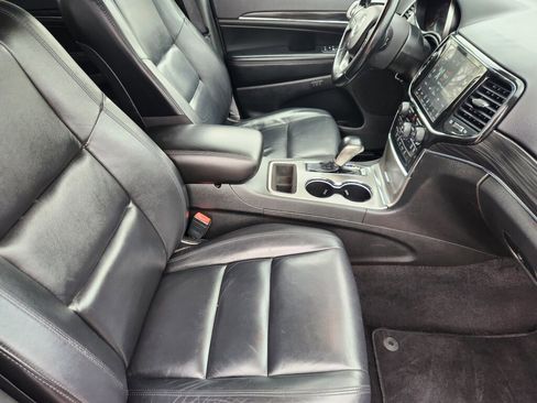Used 2021 Jeep Grand Cherokee Limited image 14