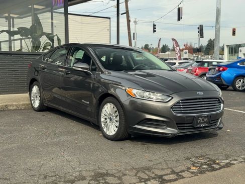 Used 2015 Ford Fusion SE image 3