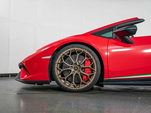 Used 2018 Lamborghini Huracan Performante AWD/4WD image 12