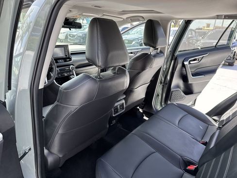 Used 2021 Toyota RAV4 XLE Premium AWD/4WD image 32