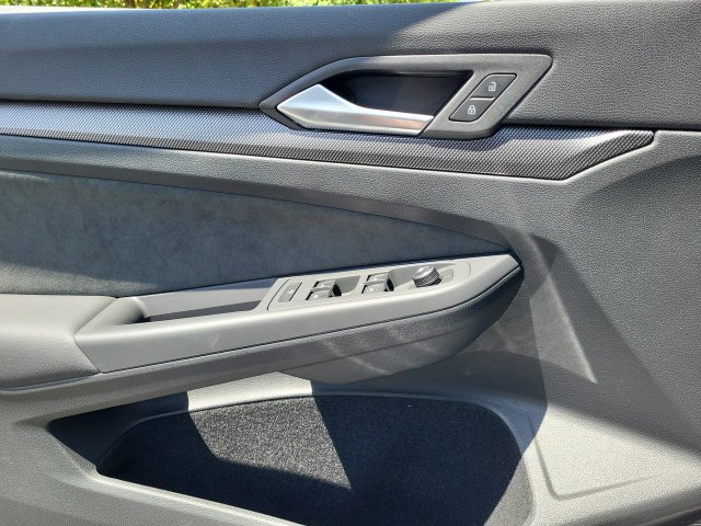 New 2026 Volkswagen GTI SE FWD image 10