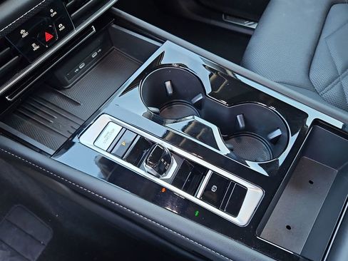 Used 2025 Volkswagen Atlas SE image 19